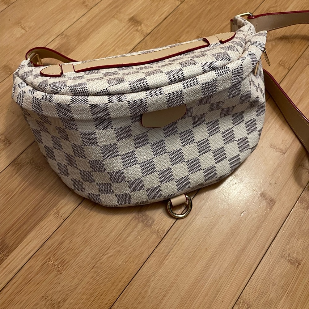 White check bumbag